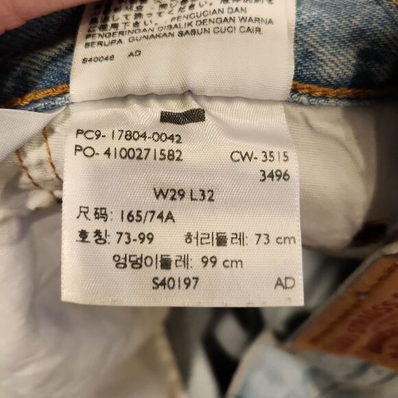 Light wash, button fly, seriously distressed, majorly cropped jeans size 29! - Picture 3 of 10